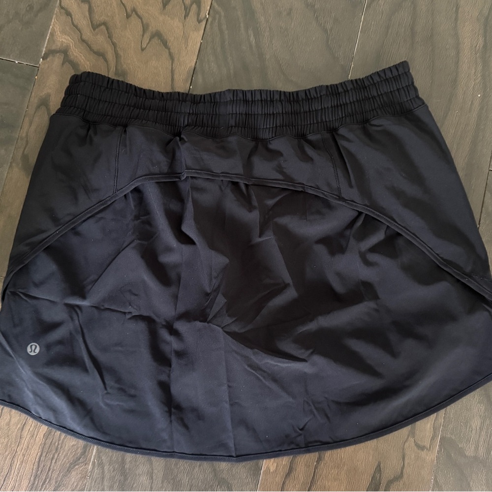 Lululemon Hotty Hot HR Black Athletic Skirt - Picture 2 of 3